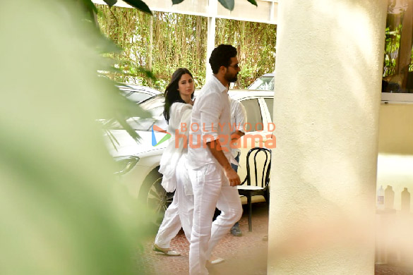 photos shah rukh khan aryan khan karan johar others snapped at aditya chopras house to pay last respects to pamela chopra3 4