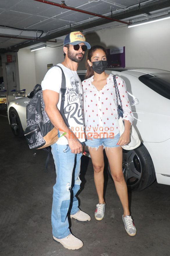 Photos: Shahid Kapoor, Mrunal Thakur and others snapped at the airport Photos: Shahid Kapoor, Mrunal Thakur and others snapped at the airport