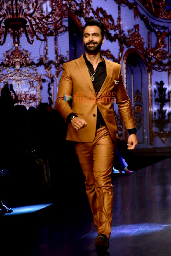 photos siddharth nigam madhurima tuli ashmit patel and others walk the ramp at the bombay times fashion week 2023 5