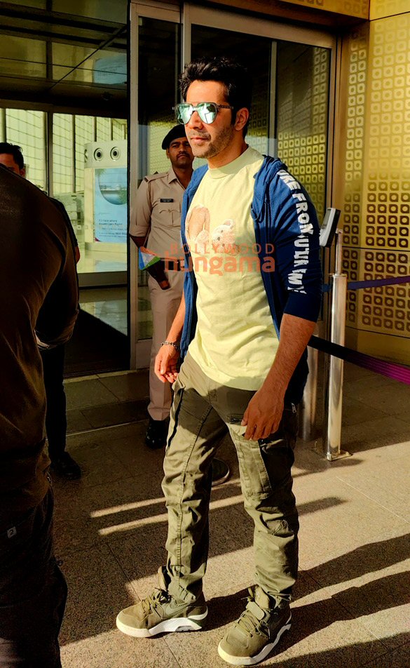 Photos: Varun Dhawan, Janhvi Kapoor, Dino Morea and others snapped at the airport Photos: Varun Dhawan, Janhvi Kapoor, Dino Morea and others snapped at the airport