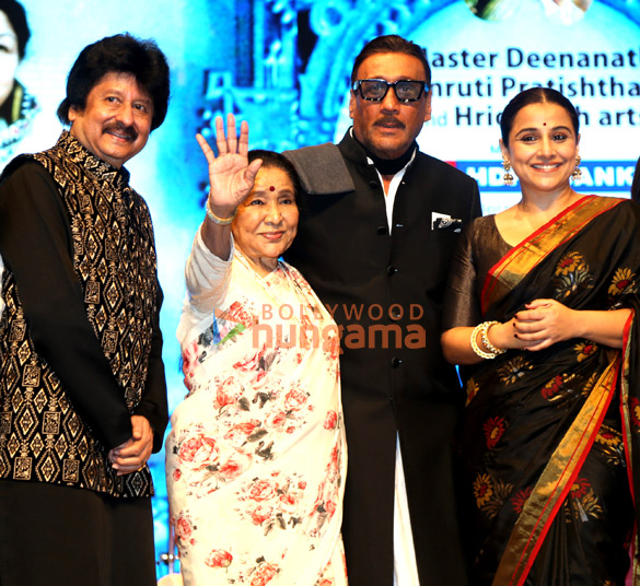 photos vidya balan asha bhosle others snapped at lata deenanath mangeshkar awards 10
