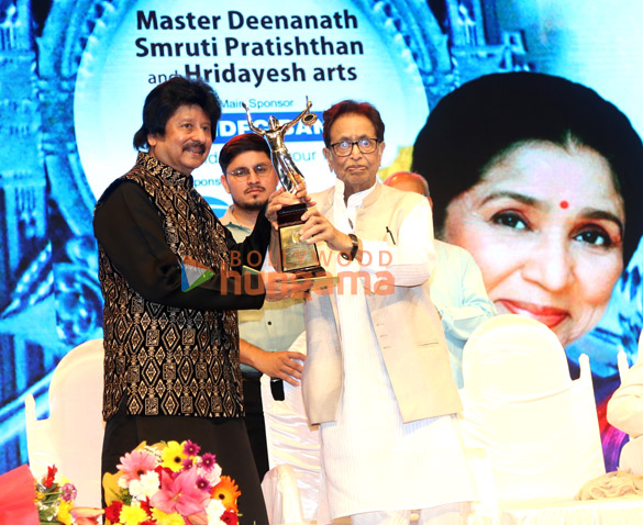 photos vidya balan asha bhosle others snapped at lata deenanath mangeshkar awards 11