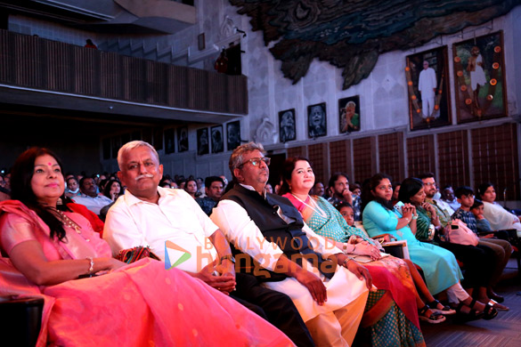 photos vidya balan asha bhosle others snapped at lata deenanath mangeshkar awards 7