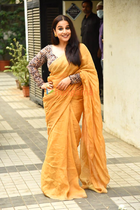 Photos: Vidya Balan snapped in Khar Photos: Vidya Balan snapped in Khar