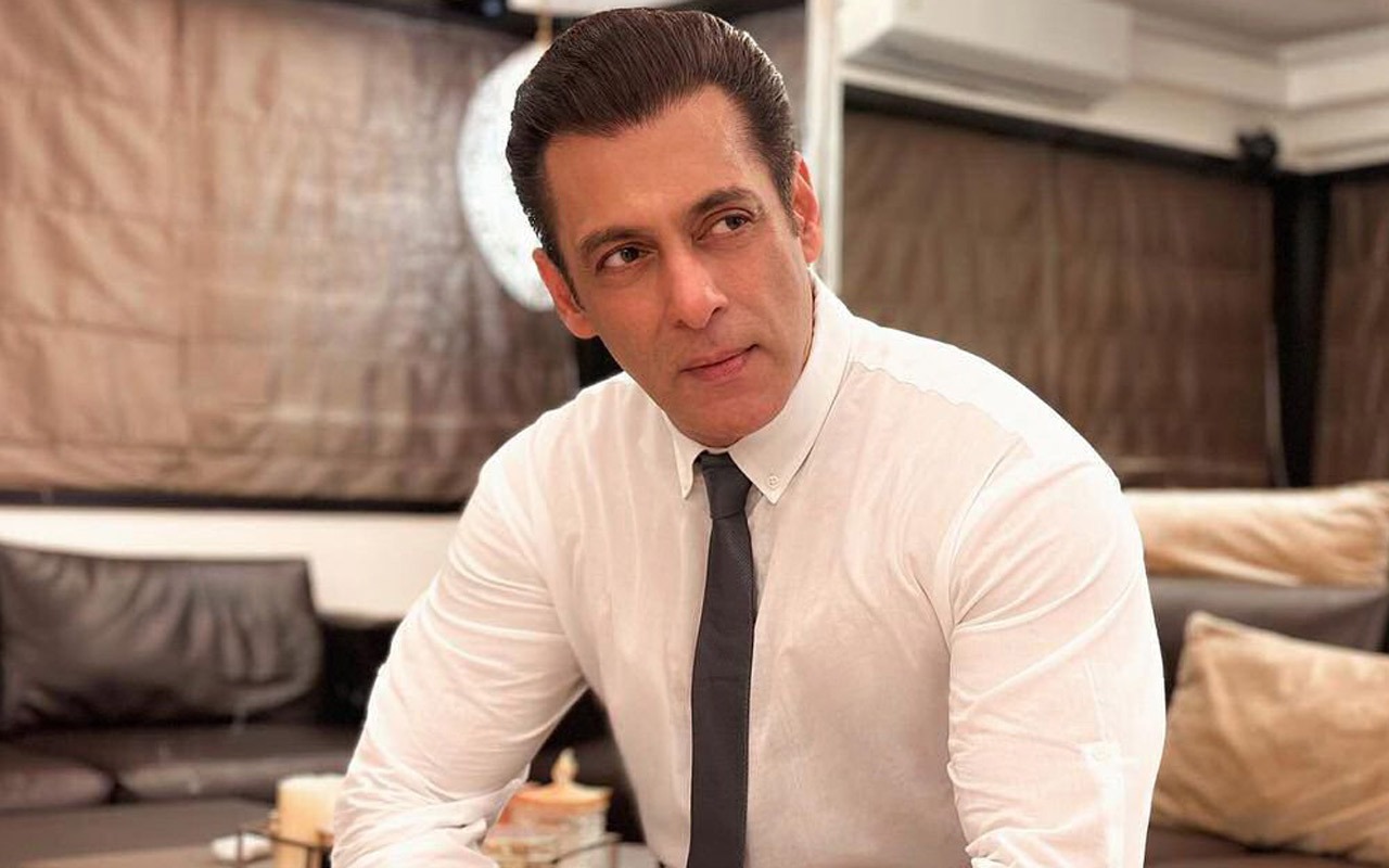 Salman Khan finally breaks silence on “not allowing low neckline outfits on his set” statement made by Palak Tiwari; says, “I think aurato ki jo bodies hai…” : Bollywood News