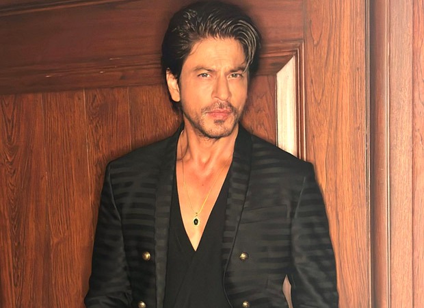 Shah Rukh Khan impresses in black as he gets suited for NMACC launch with family : Bollywood News