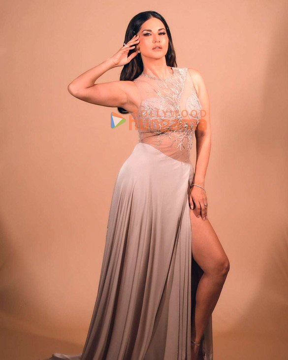 sunny leone 2 64