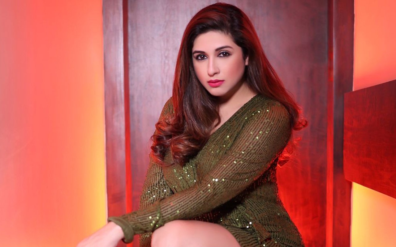 Vahbiz Dorabjee opens up on bold scenes on OTT shows; says, “A person cannot watch such shows with the family” : Bollywood News