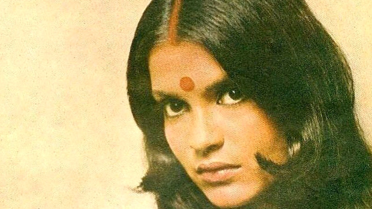 Zeenat Aman says she is more “desi” than “western glam”; claims, “Dal chawal is my staple” : Bollywood News