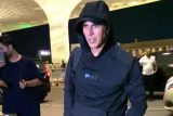 Akshay Kumar’s green shoes is the statement of his all black airport look
