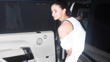 Alia Bhatt flaunts her natural skin as she poses for paps at the airport