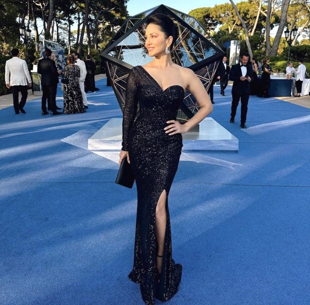 Cannes 2023: Sunny Leone is a dazzling vision in black blingy off-shoulder gown, radiating elegance at the Amfar Gala Cannes 2023: Sunny Leone is a dazzling vision in black blingy off-shoulder gown, radiating elegance at the Amfar Gala