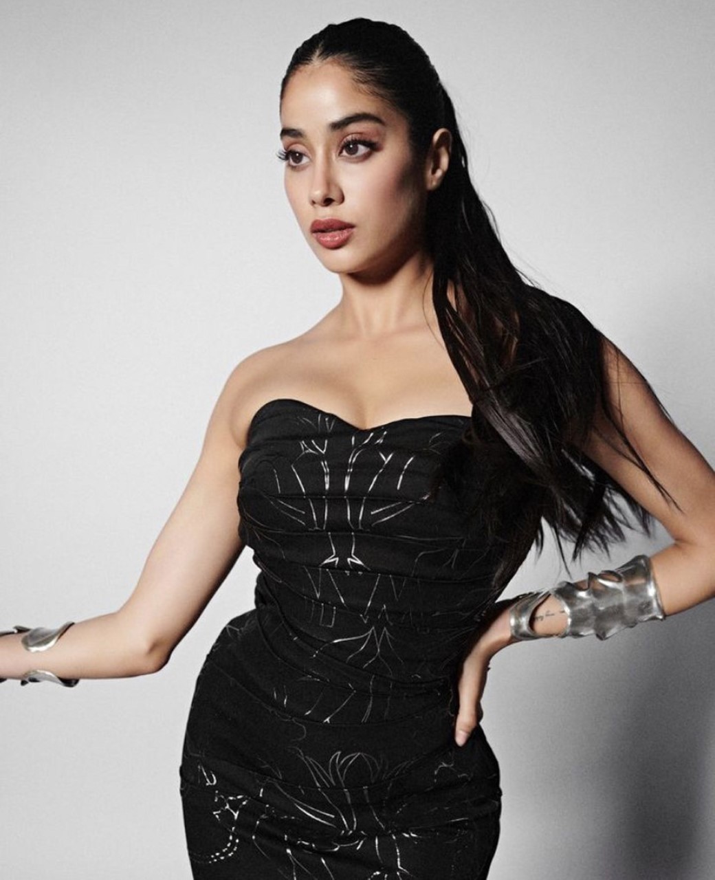 Janhvi Kapoor stuns in a black strapless gown leaving everyone in awe of her grace and style