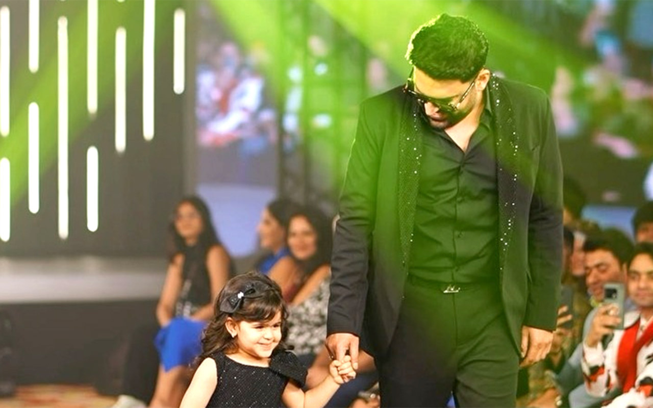 Adorable Duo: Kapil Sharma and his 3-year-old daughter Anayra shine on the ramp; watch 
