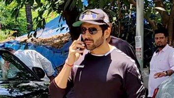 Kartik Aaryan arrives at the gym in his dashing Lamborghini