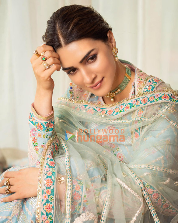 kriti sanon 2 220