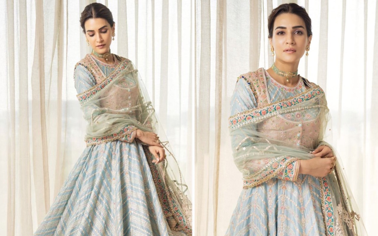 Film Rimple Kriti Sanon steals hearts at the Adipurush trailer launch in a ...