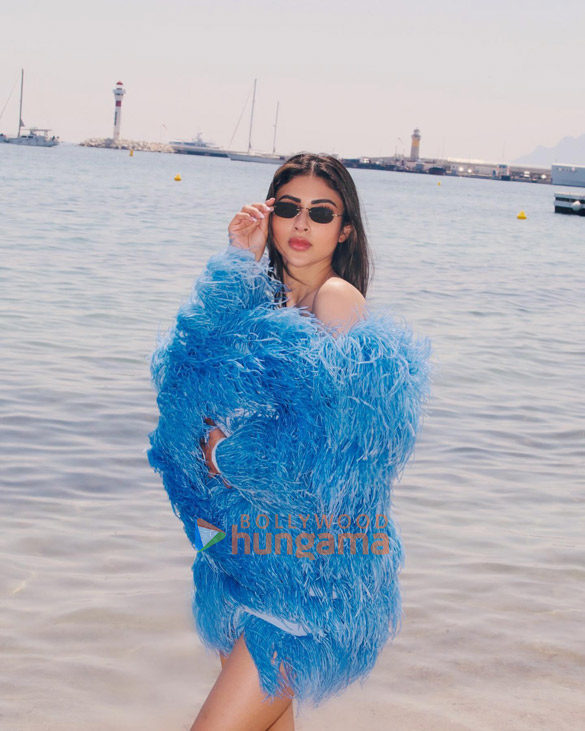 mouni roy 1 221
