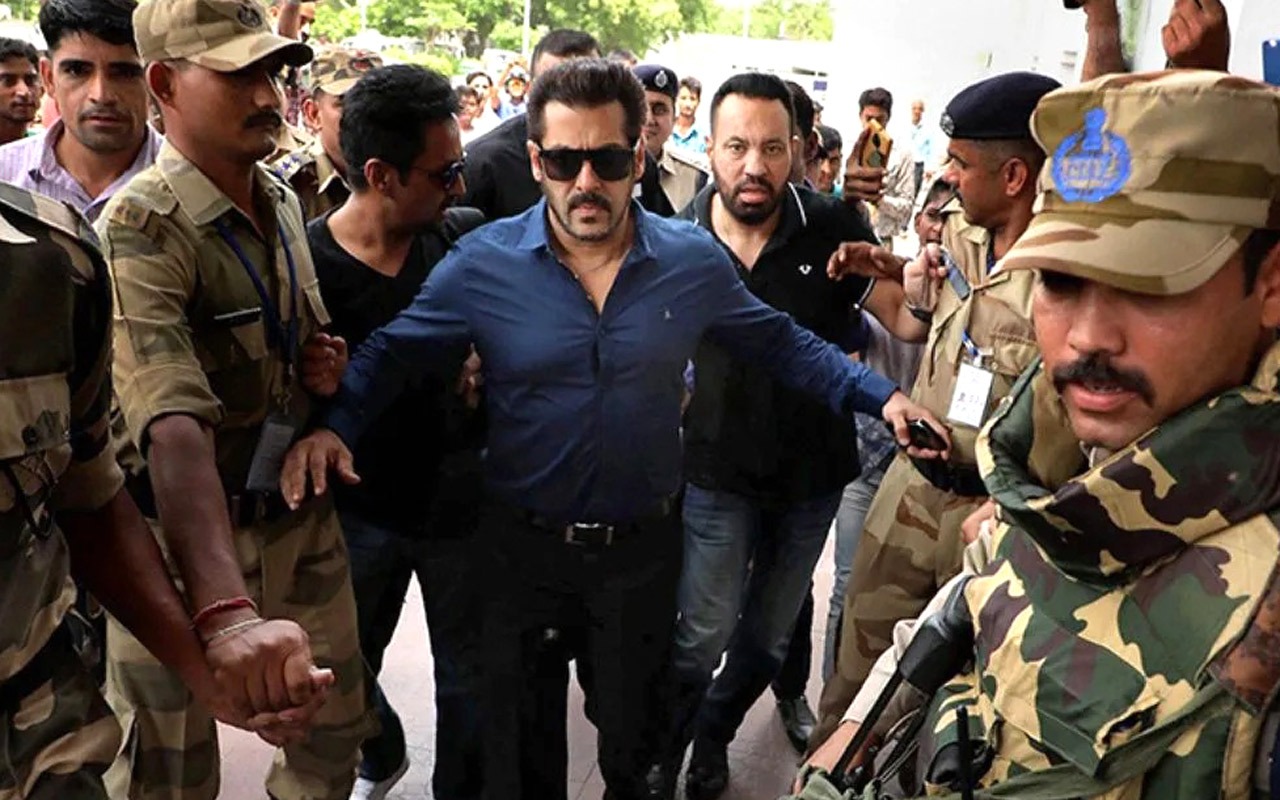 You are currently viewing Mumbai Police issues lookout circular against man threatening Salman Khan : Bollywood News