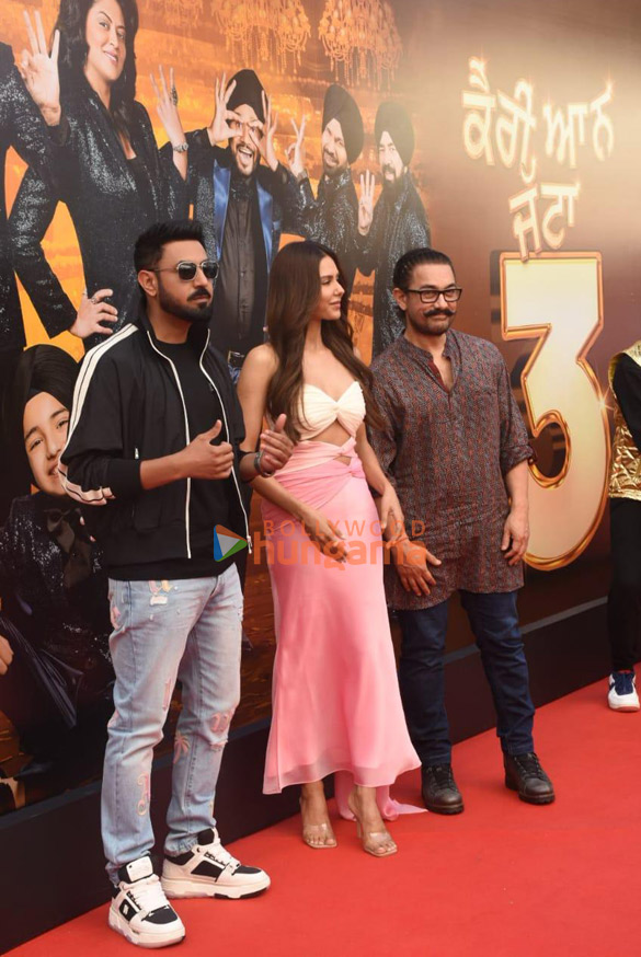 photos aamir khan and others grace the trailer launch of carry on jatta 3 2