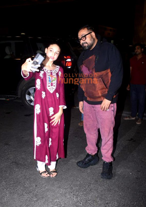 photos aishwarya rai bachchan aaradhya bachchan and anurag kashyap snapped at the airport 5