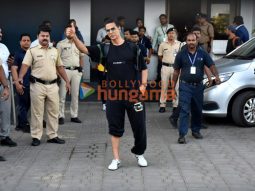 Photos: Akshay Kumar, Kriti Sanon and others snapped at the Kalina airport