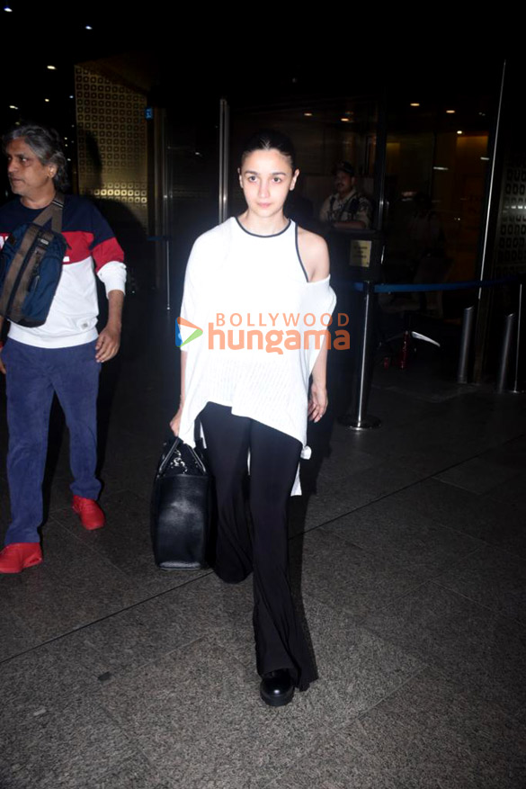 Photos: Alia Bhatt and Katrina Kaif snapped at the airport Photos: Alia Bhatt and Katrina Kaif snapped at the airport