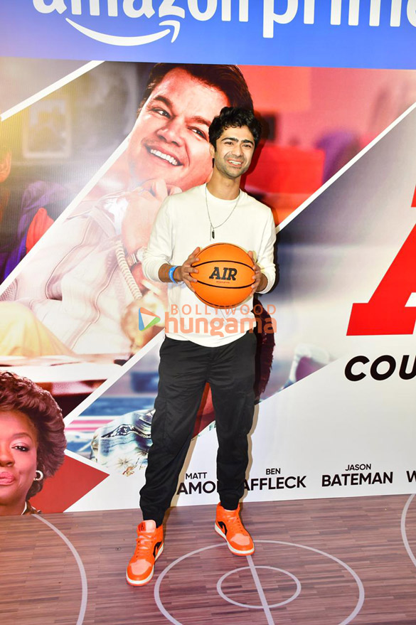 photos celebs grace the premiere of air courting a legend 3