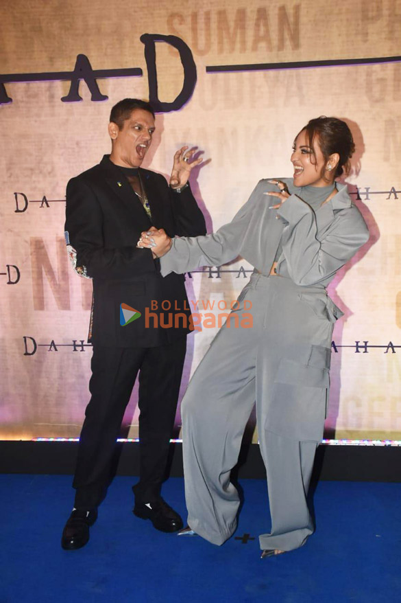 photos celebs grace the premiere of dahaad 11