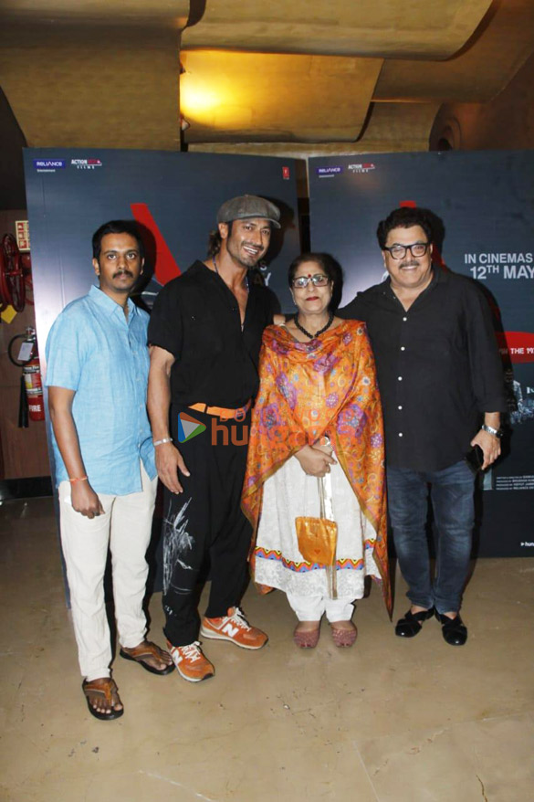 photos celebs grace the premiere of ib 71 10