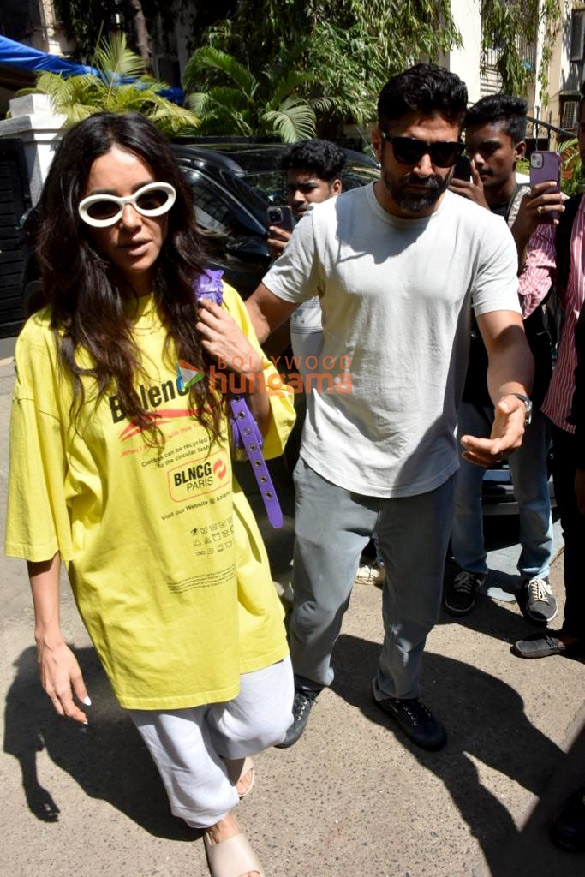 photos farhan akhtar and shibani dandekar snapped in bandra 3 2