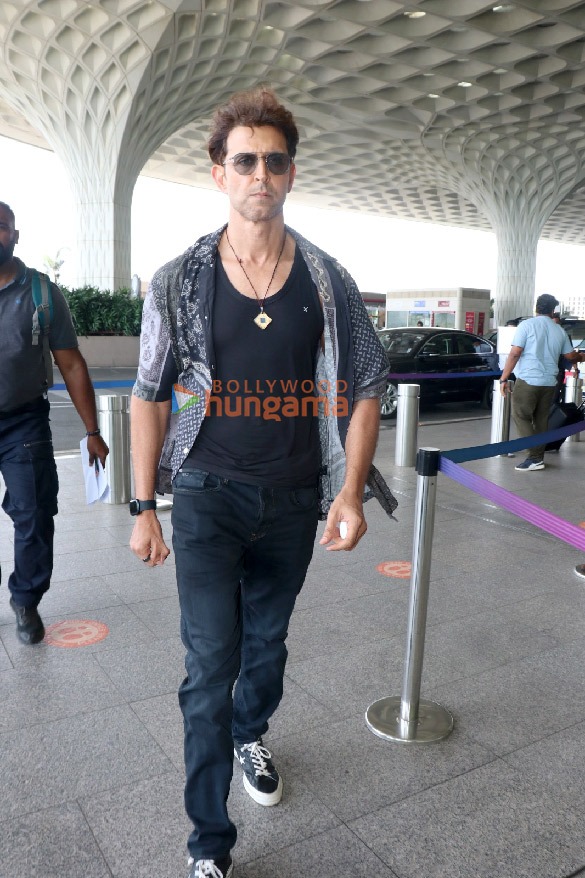 photos hrithik roshan sunny leone malaika arora and dhanush snapped at the airport 5