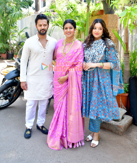 photos ishita dutta and vatsal sheth snapped at their baby shower with tanushree dutta 2