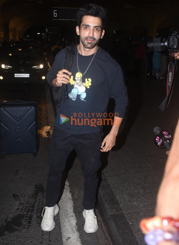 photos jacqueline fernandez sonal chauhan and others snapped at the airport 2