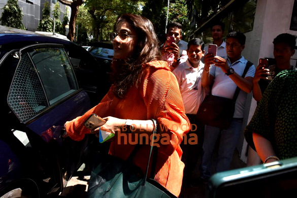 photos kajol snapped at bandra 3