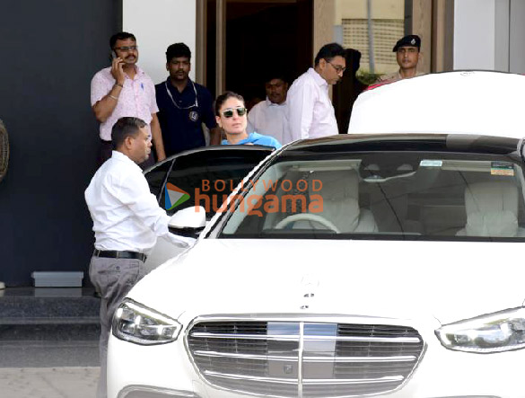 photos kareena kapoor khan and rhea kapoor snapped at the kalina airport 1 2