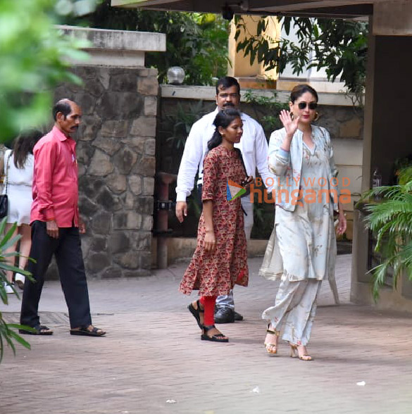 photos kareena kapoor khan and taimur ali khan snapped in bandra 6