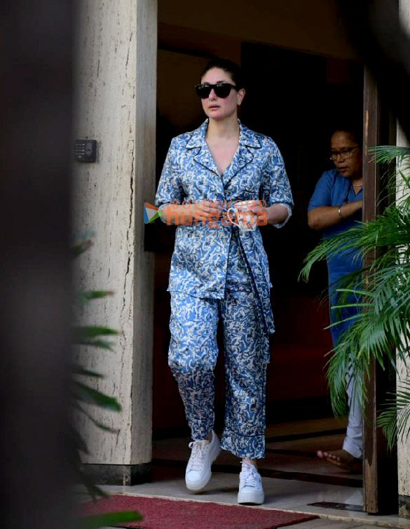 photos kareena kapoor khan snapped in bandra 2 12
