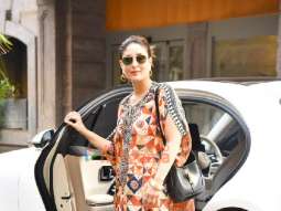 Photos: Kareena Kapoor Khan snapped outside Randhir Kapoor’s house in Bandra