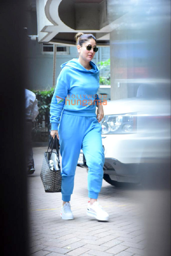 Photos: Kareena Kapoor Khan spotted at Bandra Photos: Kareena Kapoor Khan spotted at Bandra