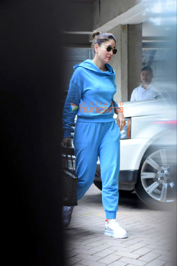photos kareena kapoor khan spotted at bandra 4 2