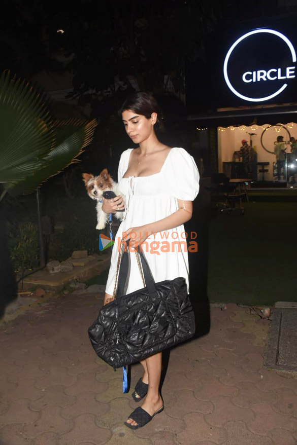 photos khushi kapoor snapped in mumbai 2