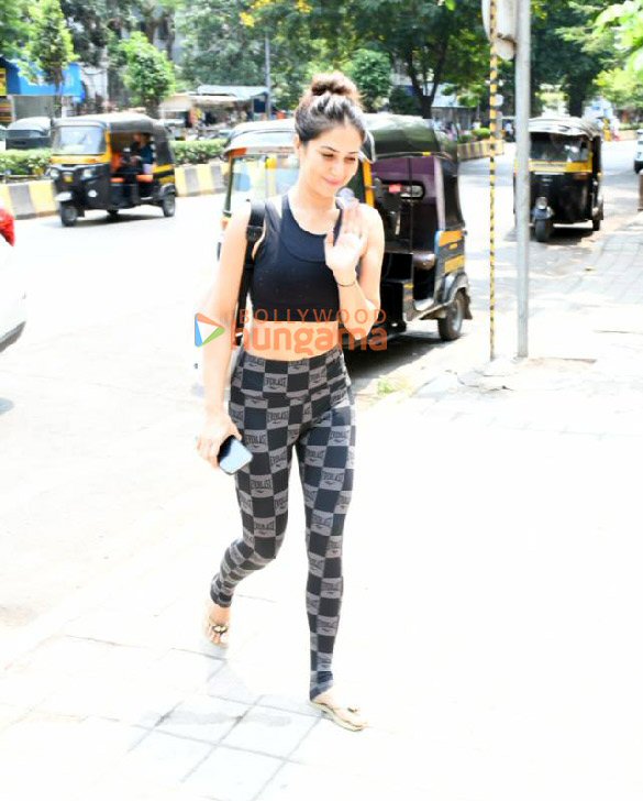 photos malaika arora and kim sharma spotted at diva yoga studio in bandra 5