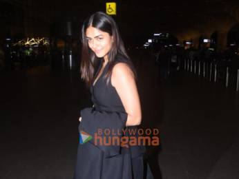 Photos: Mrunal Thakur snapped at the airport Photos: Mrunal Thakur snapped at the airport