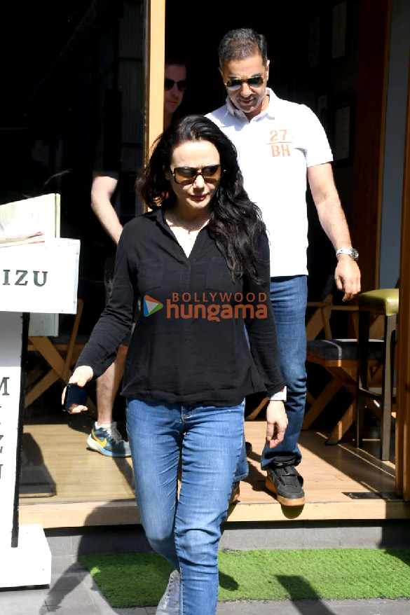 photos preity zinta snapped at mizu in bandra 2