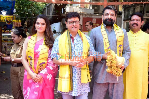 photos priya bapat sachin pilgaonkar and eijaz khan snapped at siddhivinayak ahead of city of season 3 launch 3
