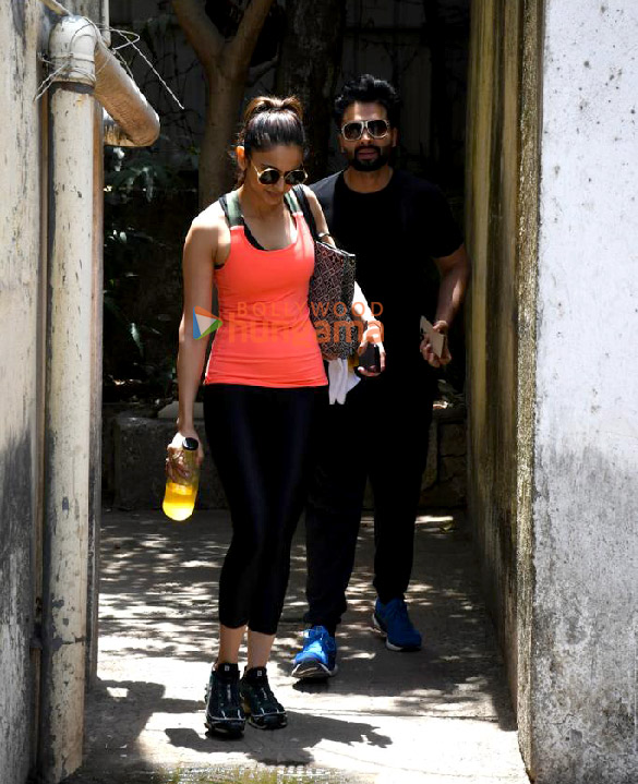 photos rakul preet singh and jackky bhagnani spotted outside the gym in santacruz 4