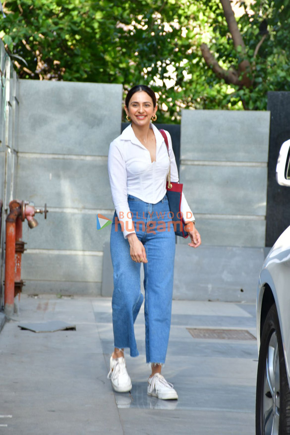 photos rakul preet singh snapped at the puja films in juhu 2
