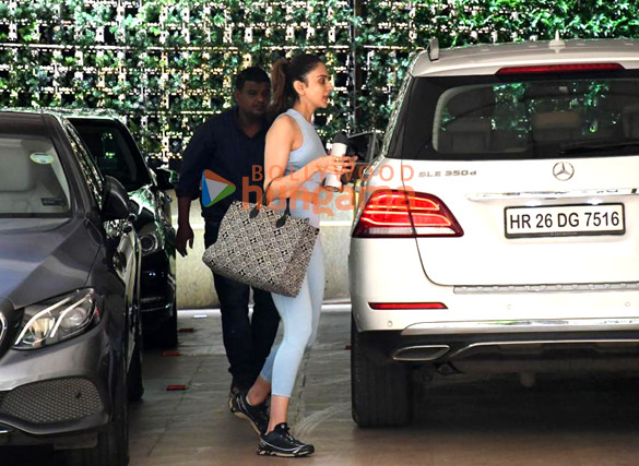 photos rakul preet singh spotted outside her building in bandra 4