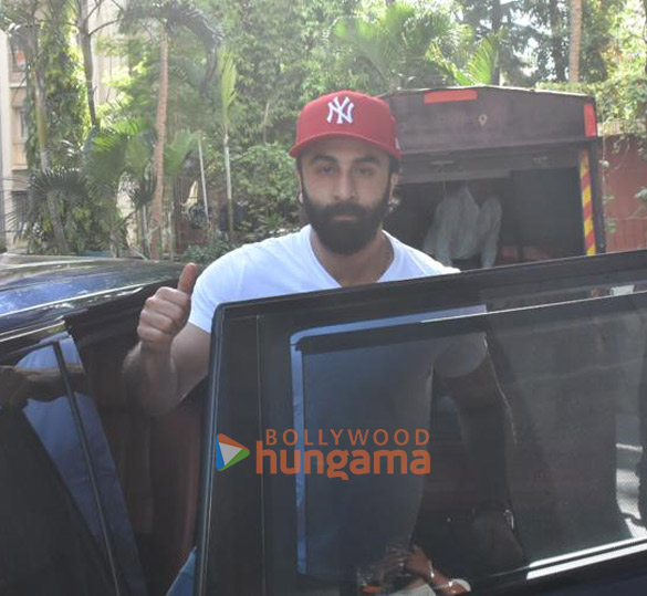 Photos: Ranbir Kapoor snapped in Santacruz Photos: Ranbir Kapoor snapped in Santacruz